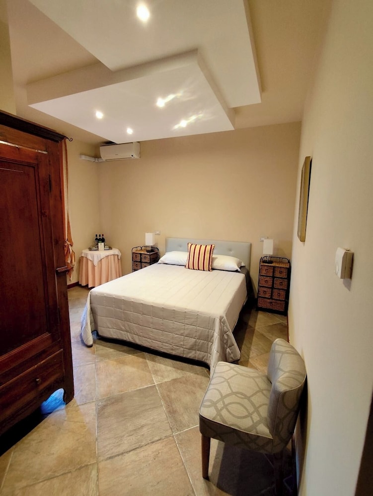Room, 1 King Bed, Accessible (Hearing) - Photo 4