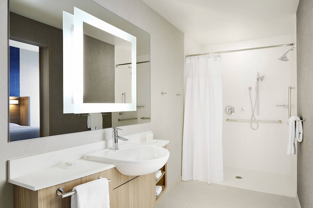 Junior Suite, 2 Queen Beds - Photo 5