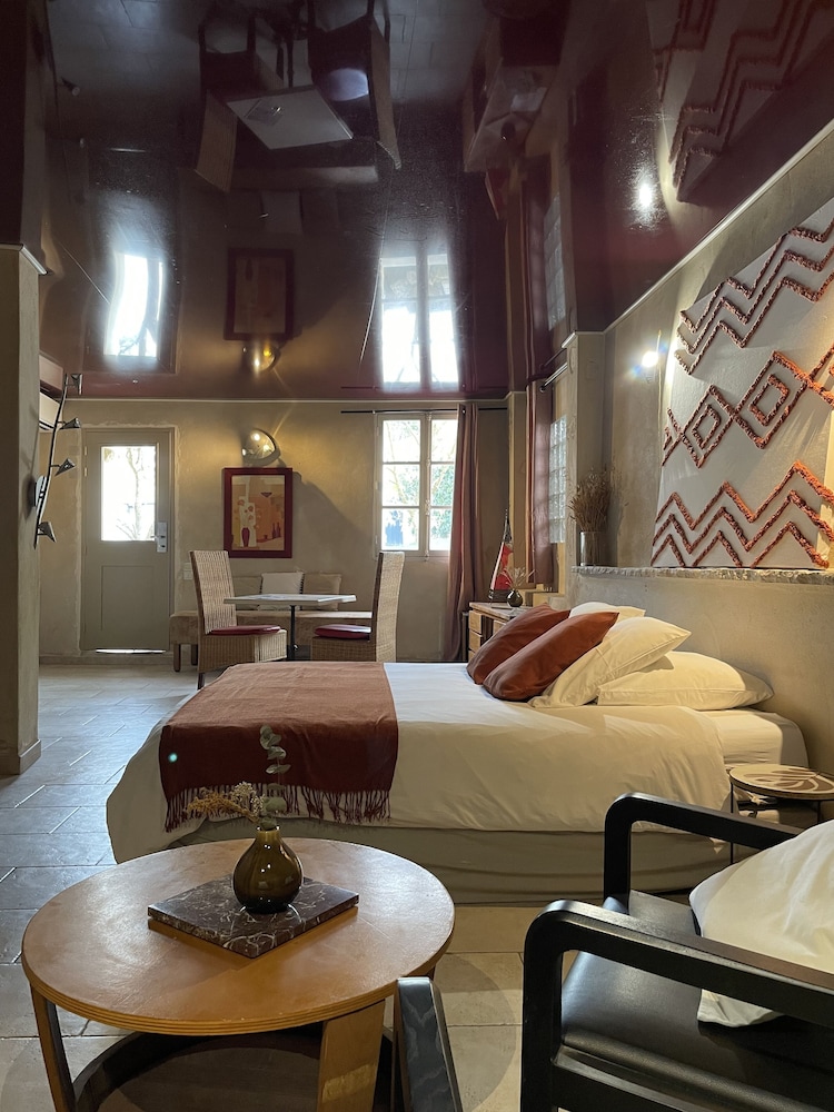 Deluxe Suite - Photo 10