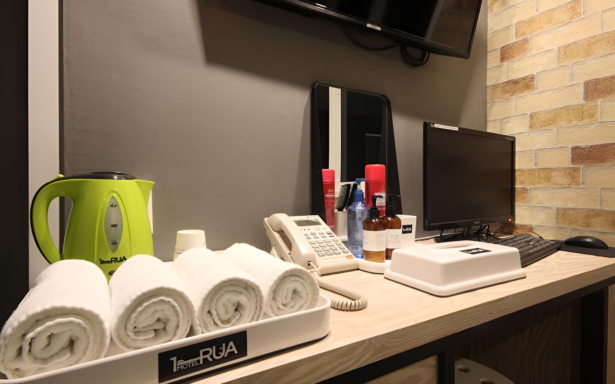 Room (Standard Room) - Photo 9