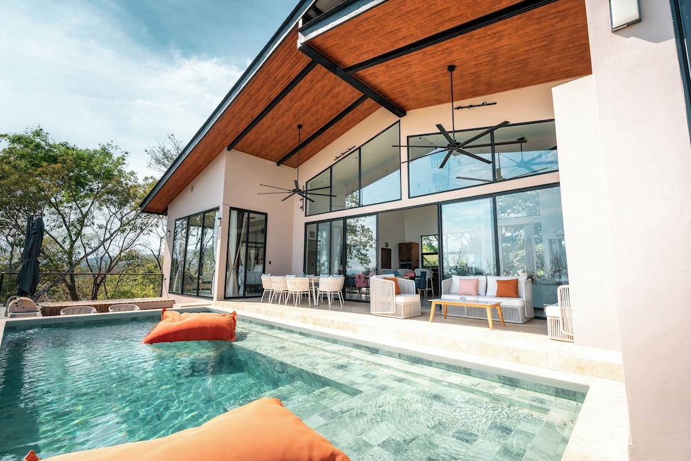 Deluxe Villa photo 1