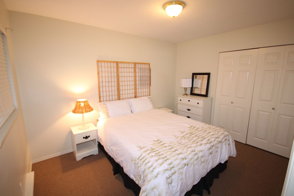 4-Plex Suite (No Pets) photo 3
