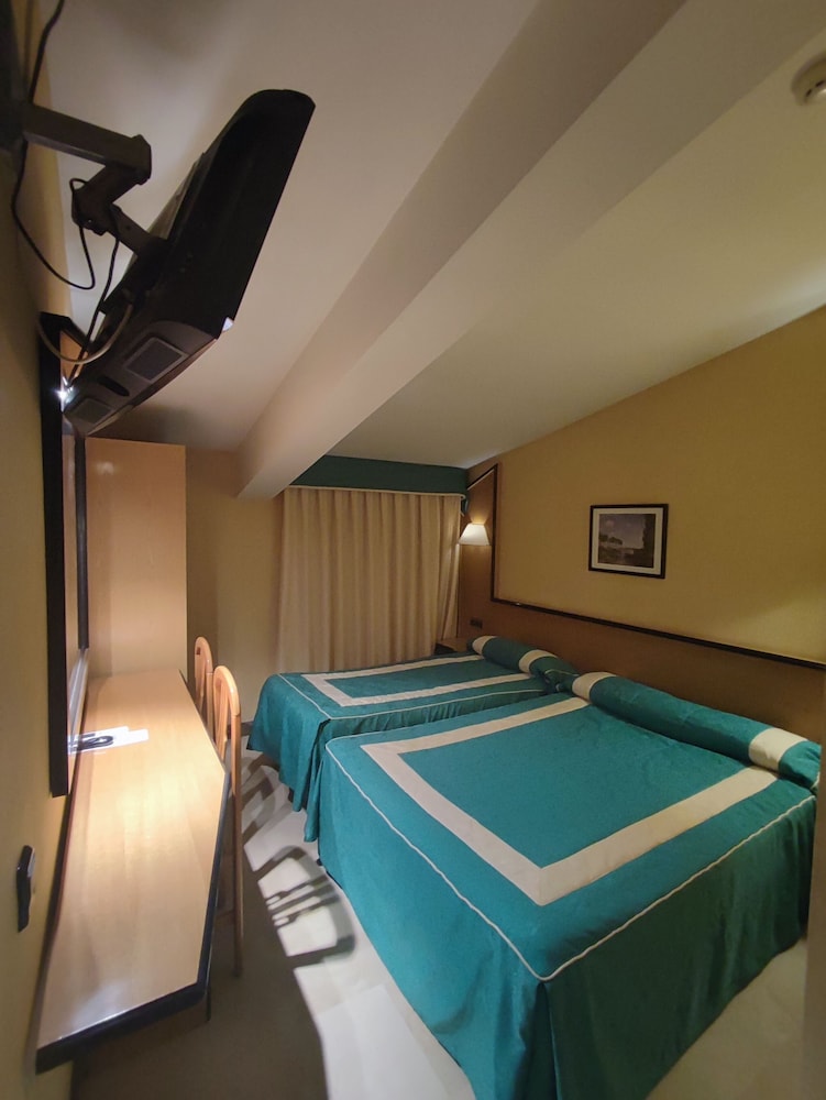 Standard Double Room - Photo 2