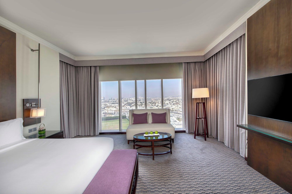 Room, 1 King Bed (Club Rotana Guest Room) photo 3