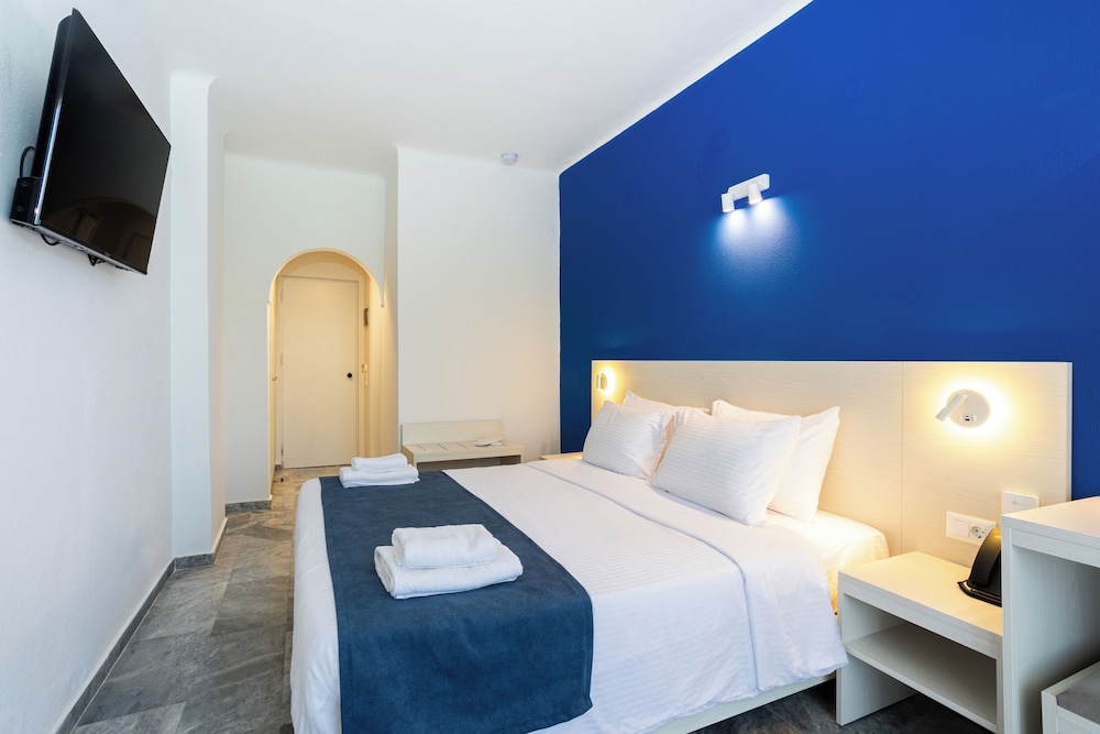 Standard Double or Twin Room, Garden View
