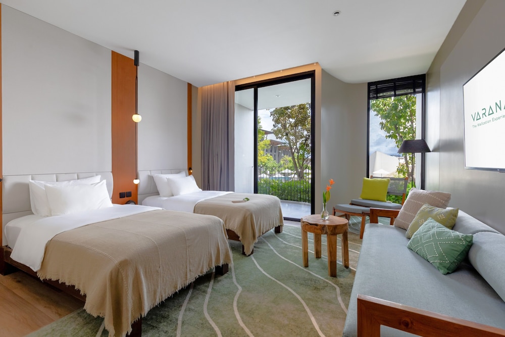 Luxe Ocean View Twin - Photo 2