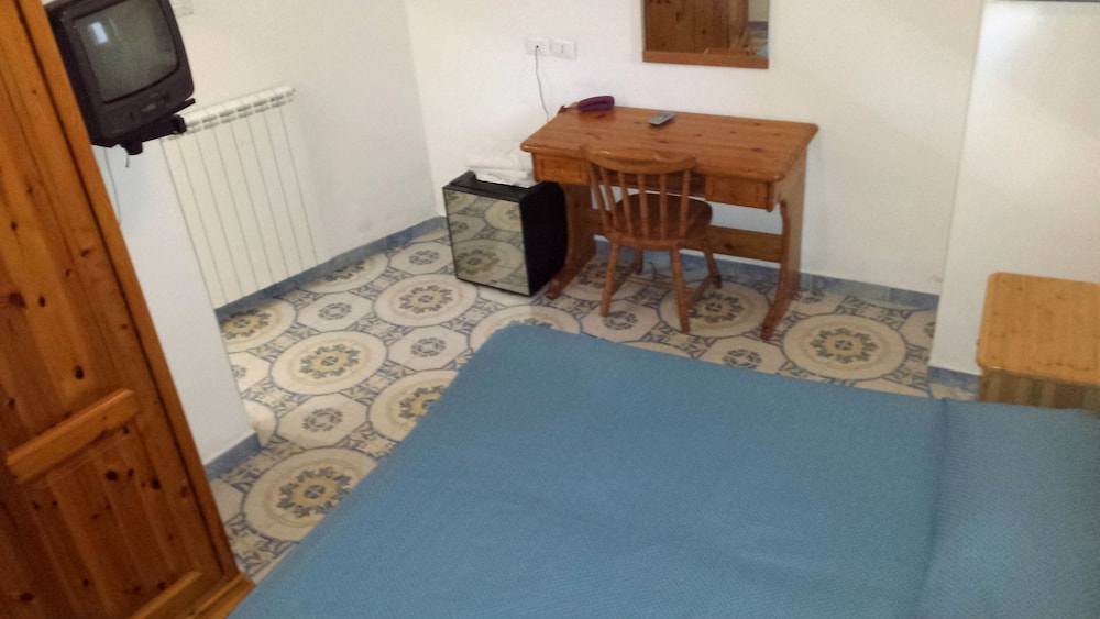Economy Double Room photo 1