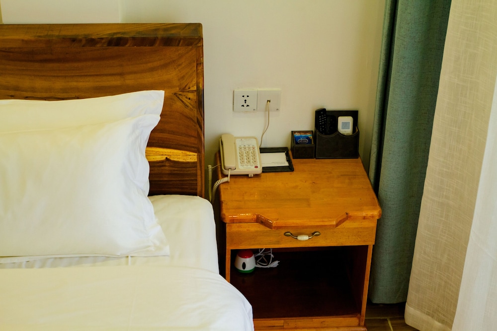 Deluxe Double Room, 1 Queen Bed - Photo 2