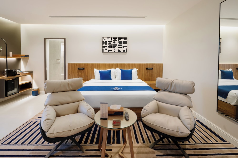 Executive Suite - Photo 3