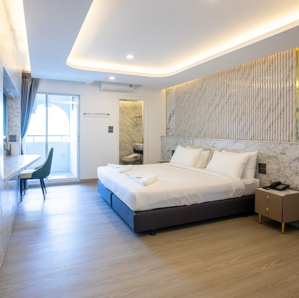Superior King Room+ Premier King Suite