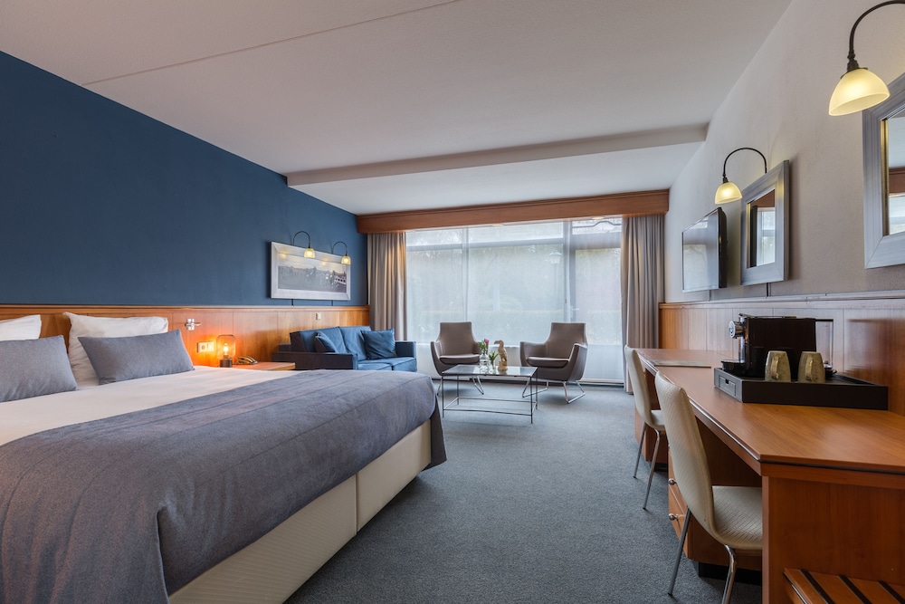 Comfort Triple Room, 1 King Bed with Sofa bed photo 2