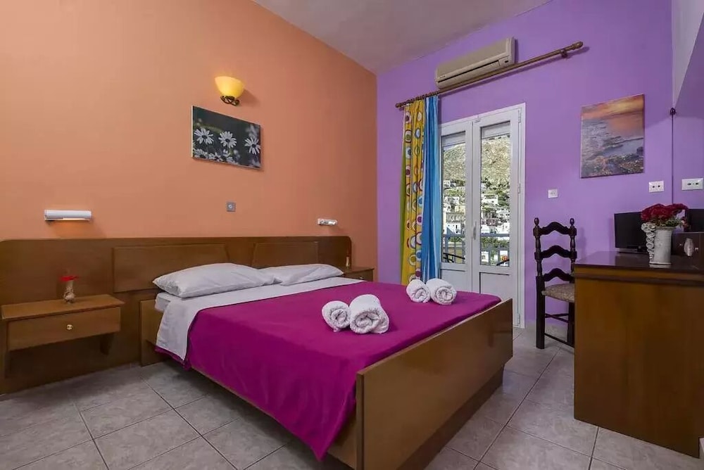 Family Studio (4 Adults, Front View)