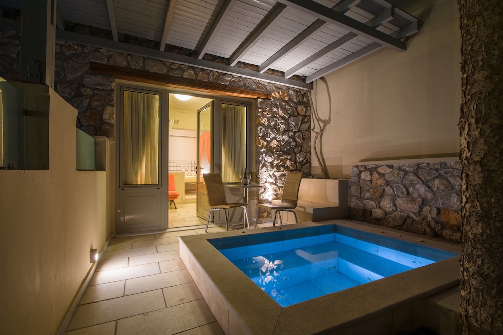 Junior Suite, Jetted Tub - Photo 14