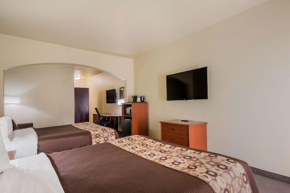 Suite, Multiple Beds, Non Smoking, Refrigerator & Microwave (With Sofabed) - Photo 3