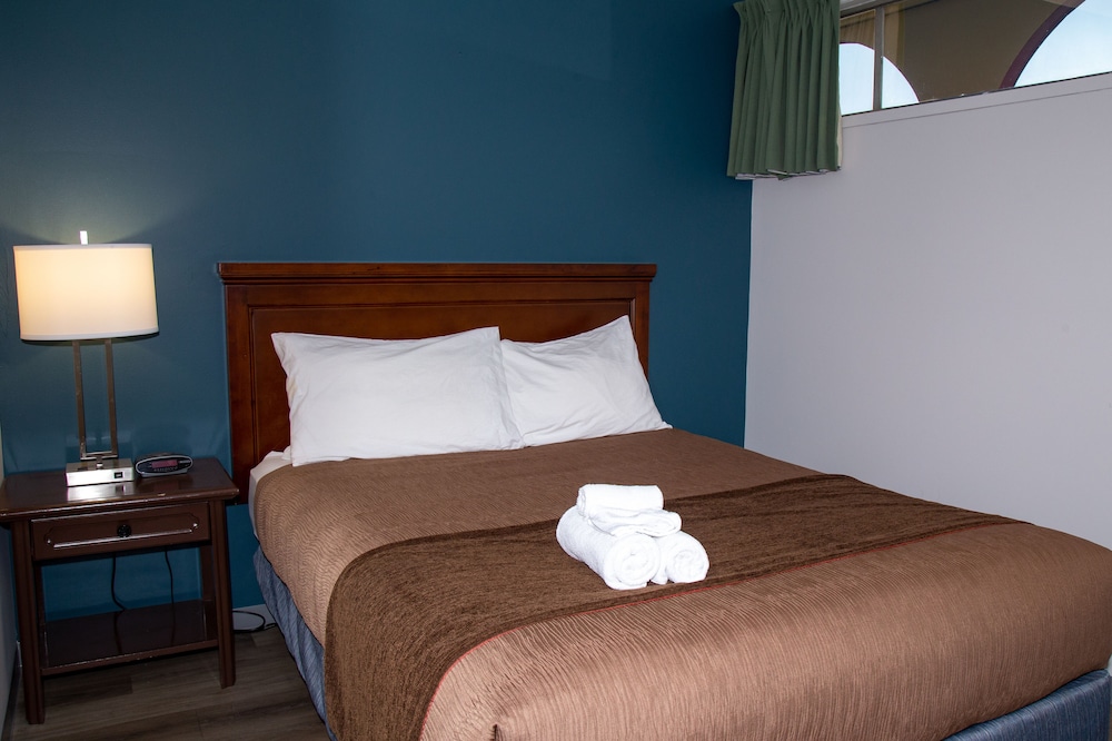 Suite, 1 Queen Bed with Sofa bed, Kitchen photo 2