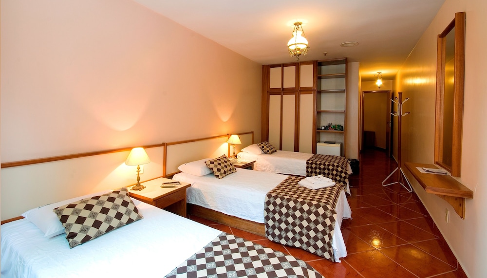 Family Quadruple Room - Photo 6