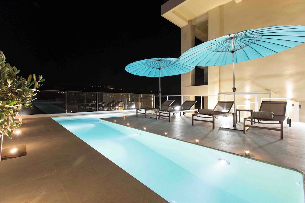 Suite Pool