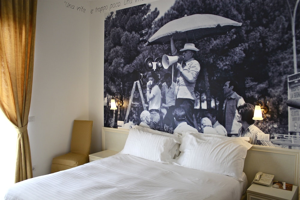 Double Room (Beach Service) - Photo 4