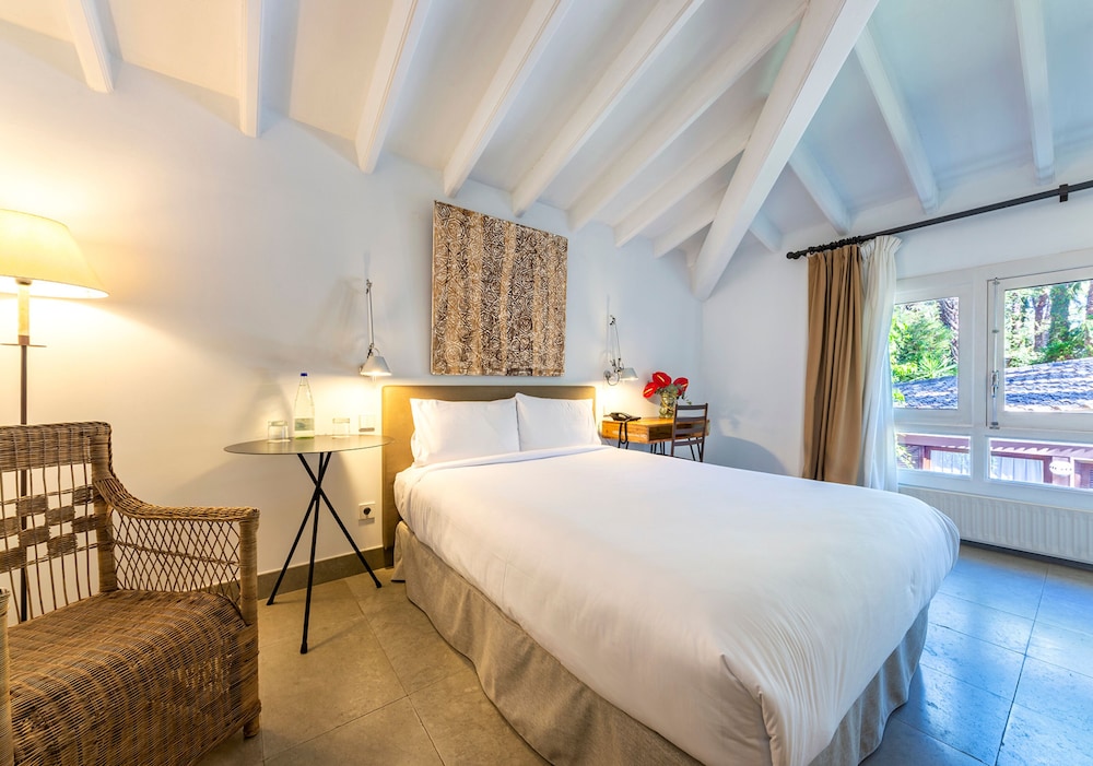 Standard Double Room (2 Adults) - Photo 1