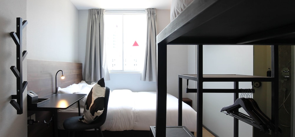 Quad Room, 5 Hours Only: 3PM - 8PM photo 1