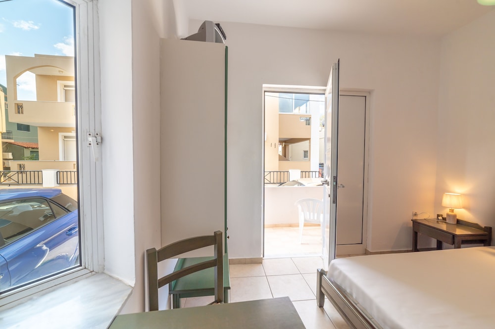 Basic Twin Room (Small Window), Terrace - Photo 2