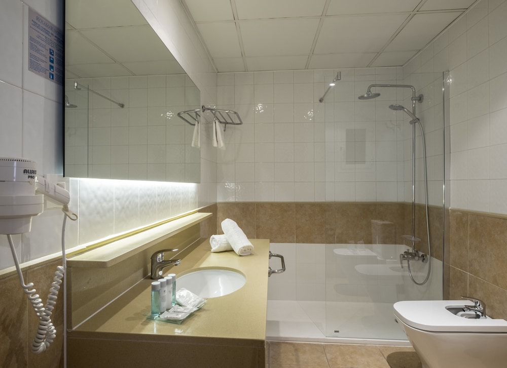 Double or Twin Room, Balcony - Photo 6