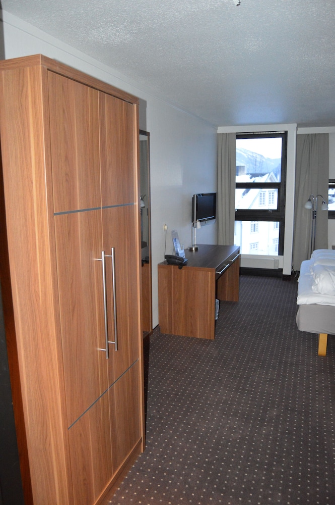 Room, Accessible photo 2
