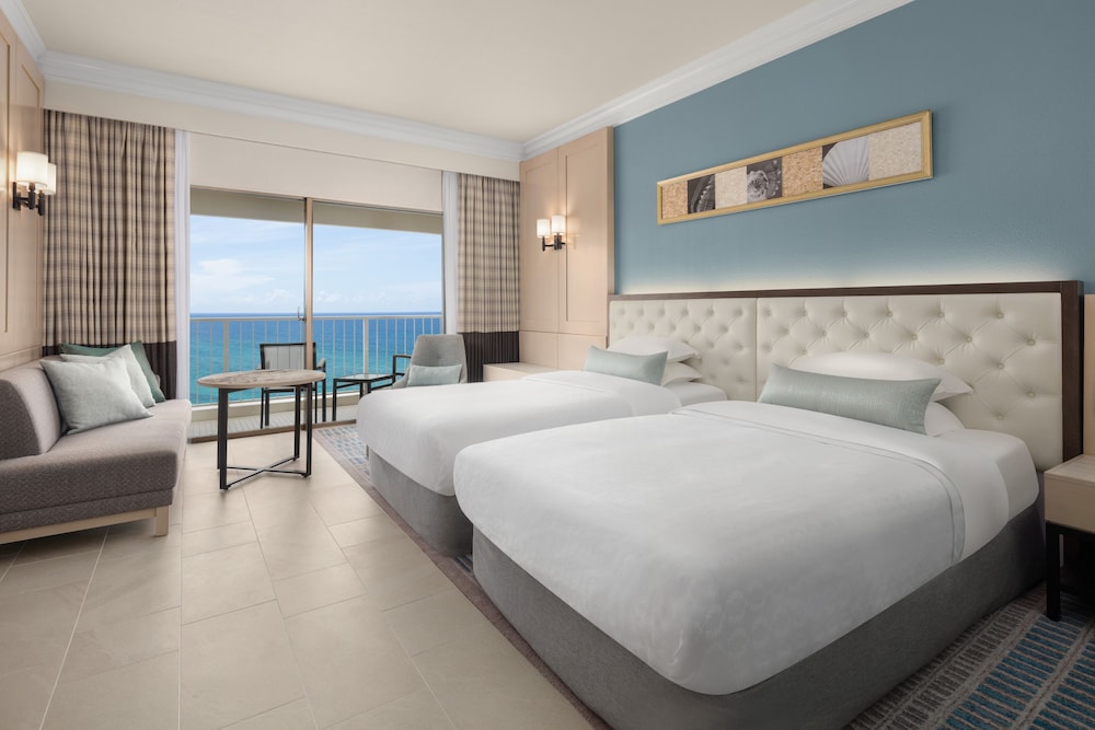 Laguna Club (Club Lounge Access) - Photo 1