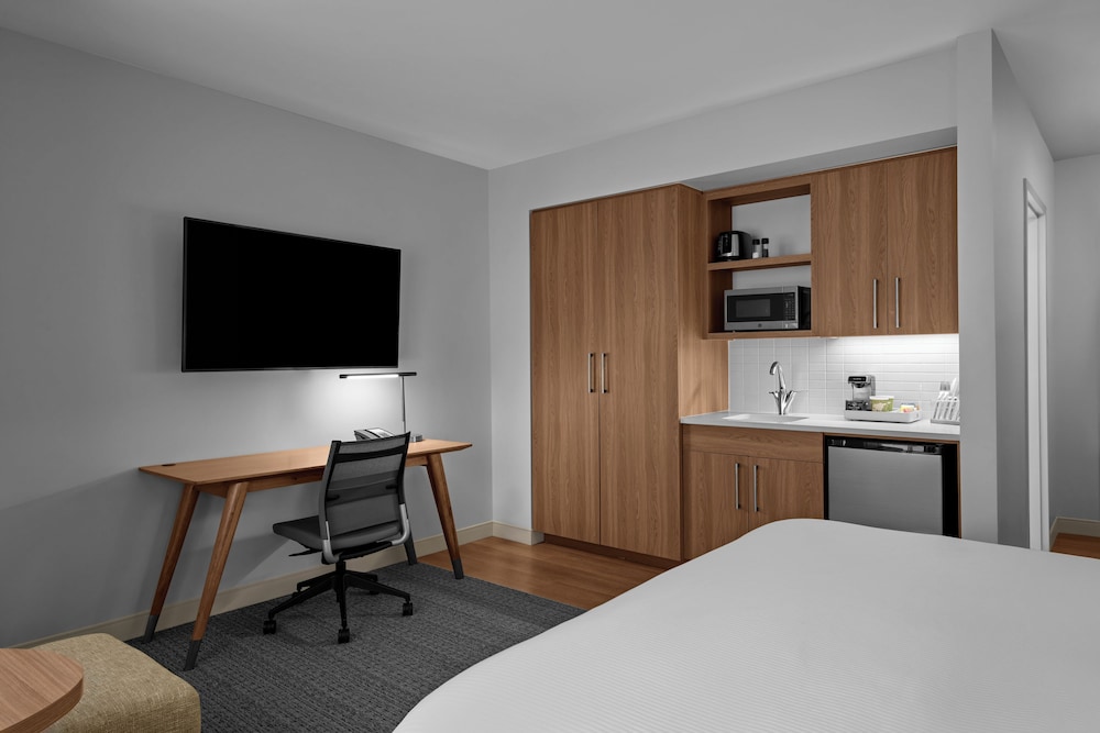 Basic Single Room, 1 King Bed (Hearing Accessible) - Photo 7