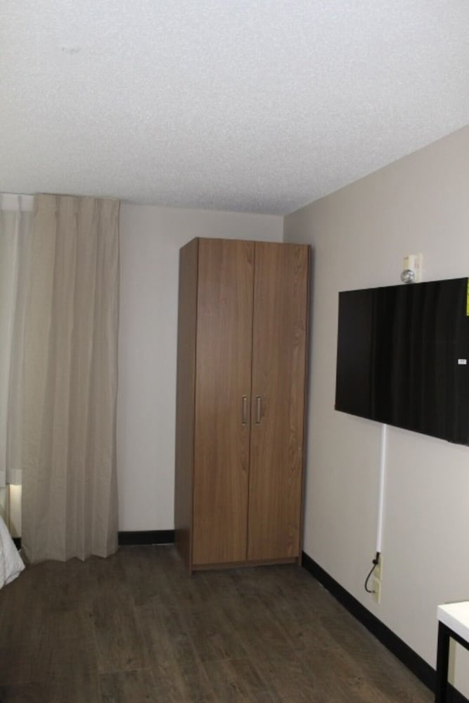 Studio, Mobility Accessible (Communications, Accessible Tub) - Photo 2