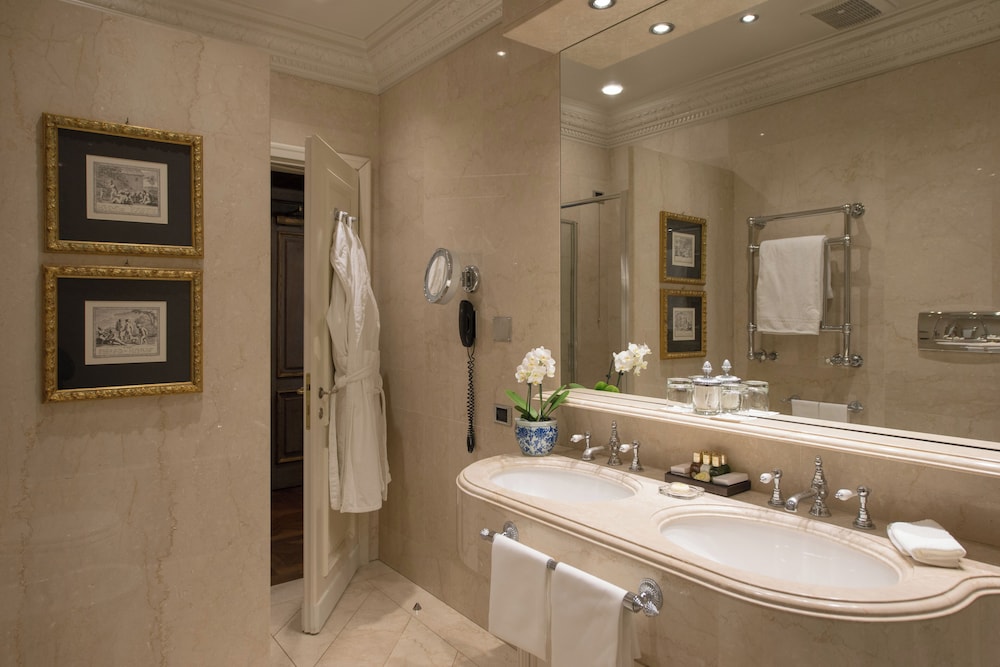 Suite - Photo 8