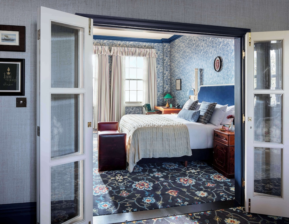 Royal Suite, 1 King Bed - Photo 2