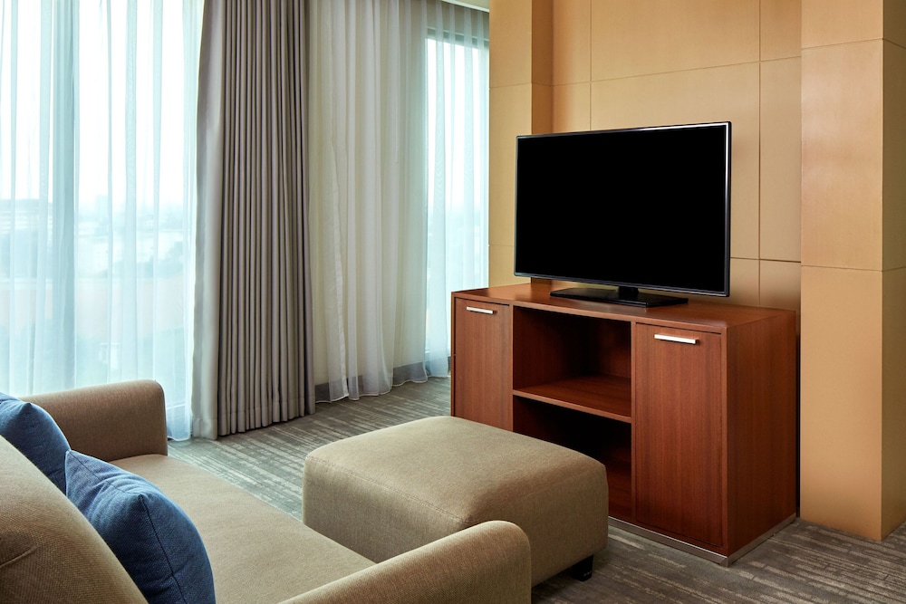 Suite, 1 Bedroom, City View - Photo 2