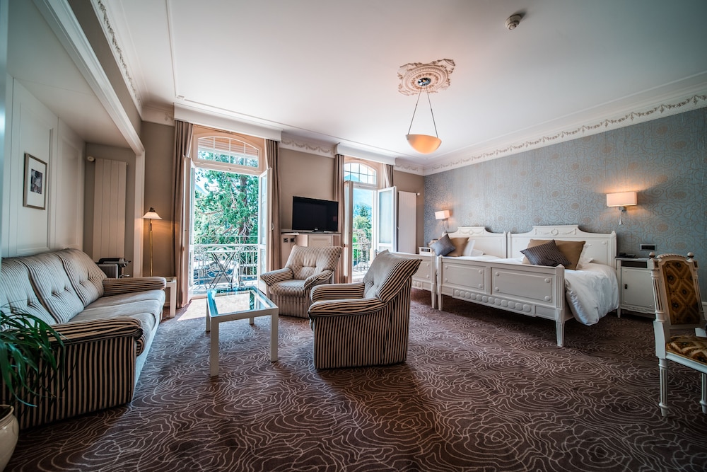 Historic, customized rooms in Baroque style with A/C and balcony thumbnail 6
