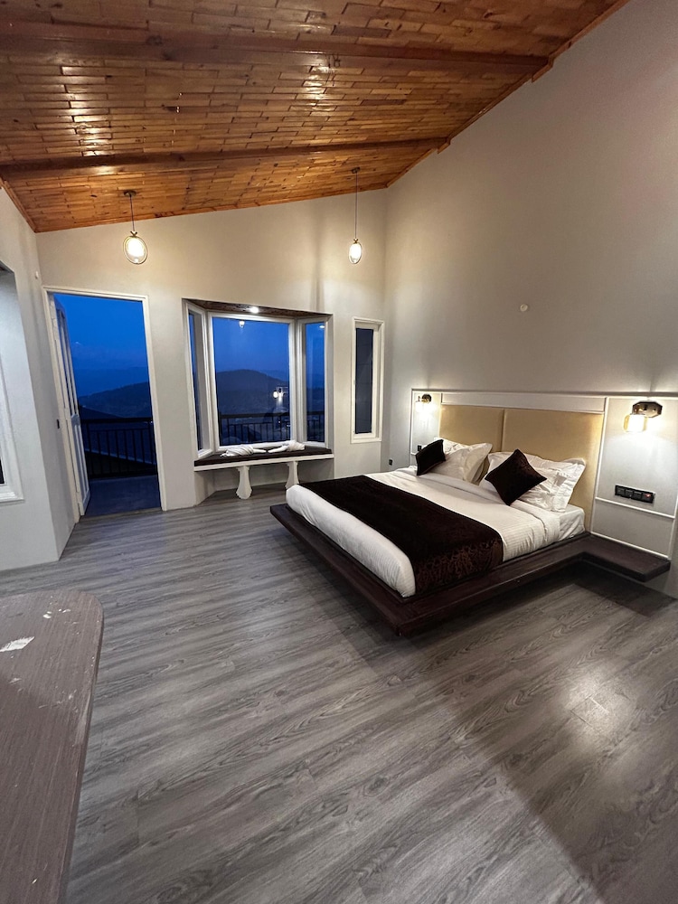 Himalaya View Executive Cottage with Private Balcony
