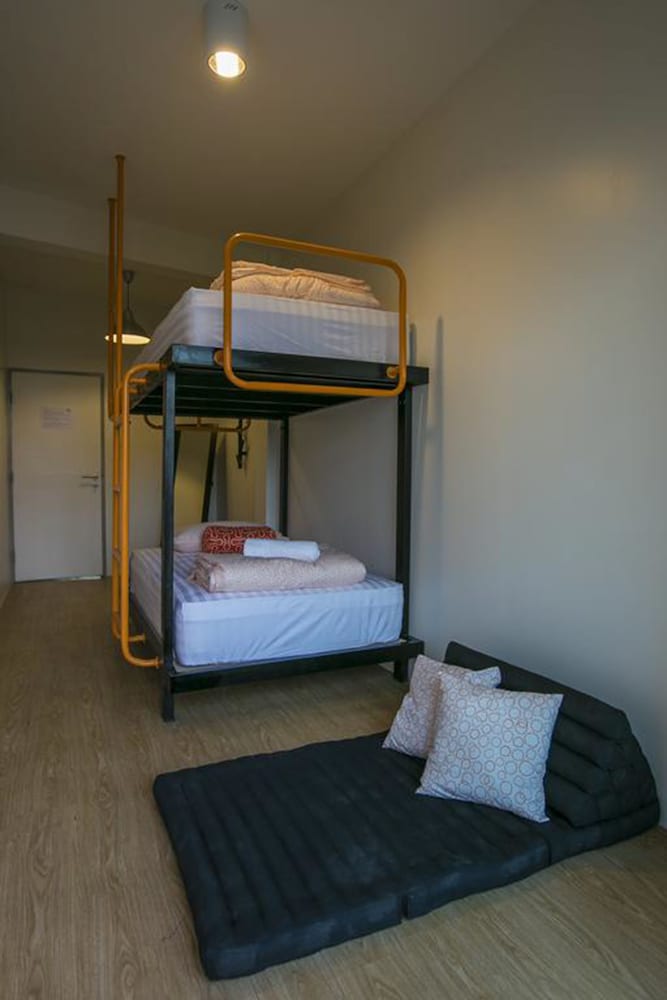 Bunk Bed with Shared Bathroom photo 3