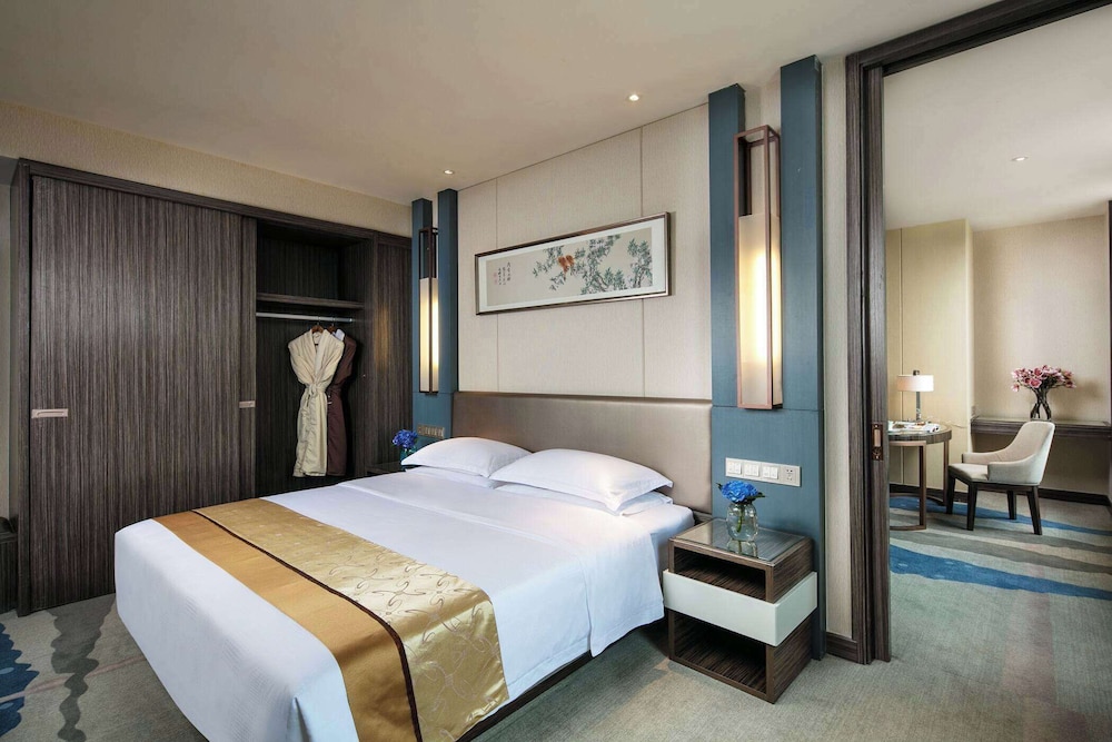 Junior Suite, 1 King Bed, Non Smoking photo 1
