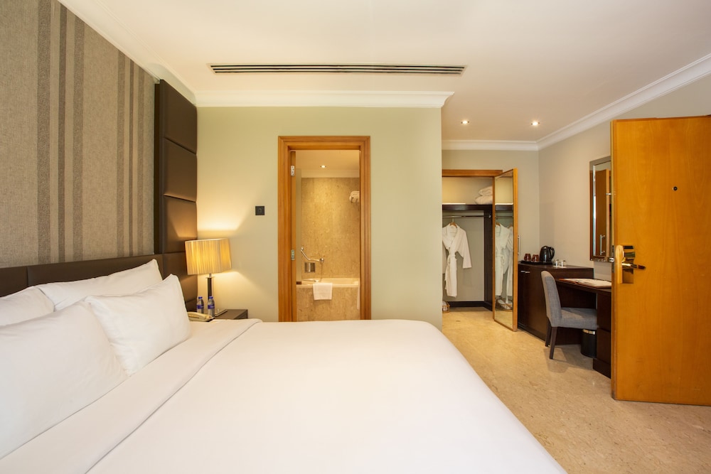 Standard Double or Twin Room thumbnail 5
