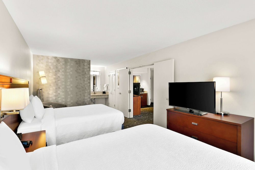Superior Suite, 2 Queen Beds (One Bedroom) - Photo 3