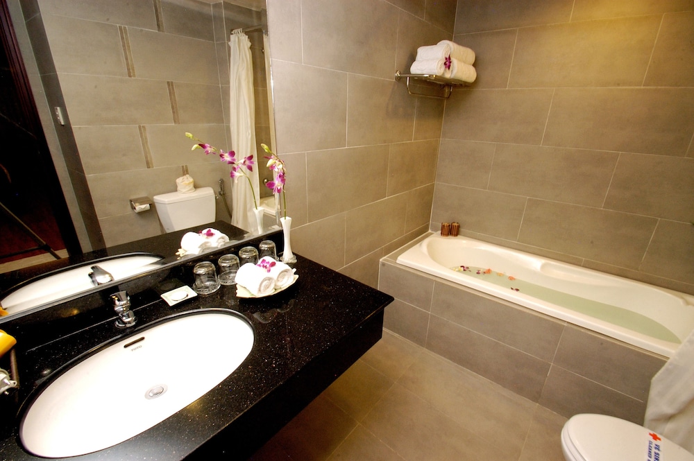 Superior Room, 1 Double or 2 Twin Beds, City View - Photo 2