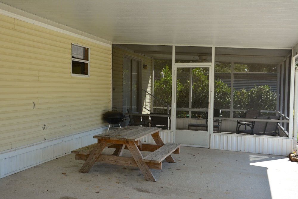 Cabin, 1 Bedroom (Park Model 59) photo 3