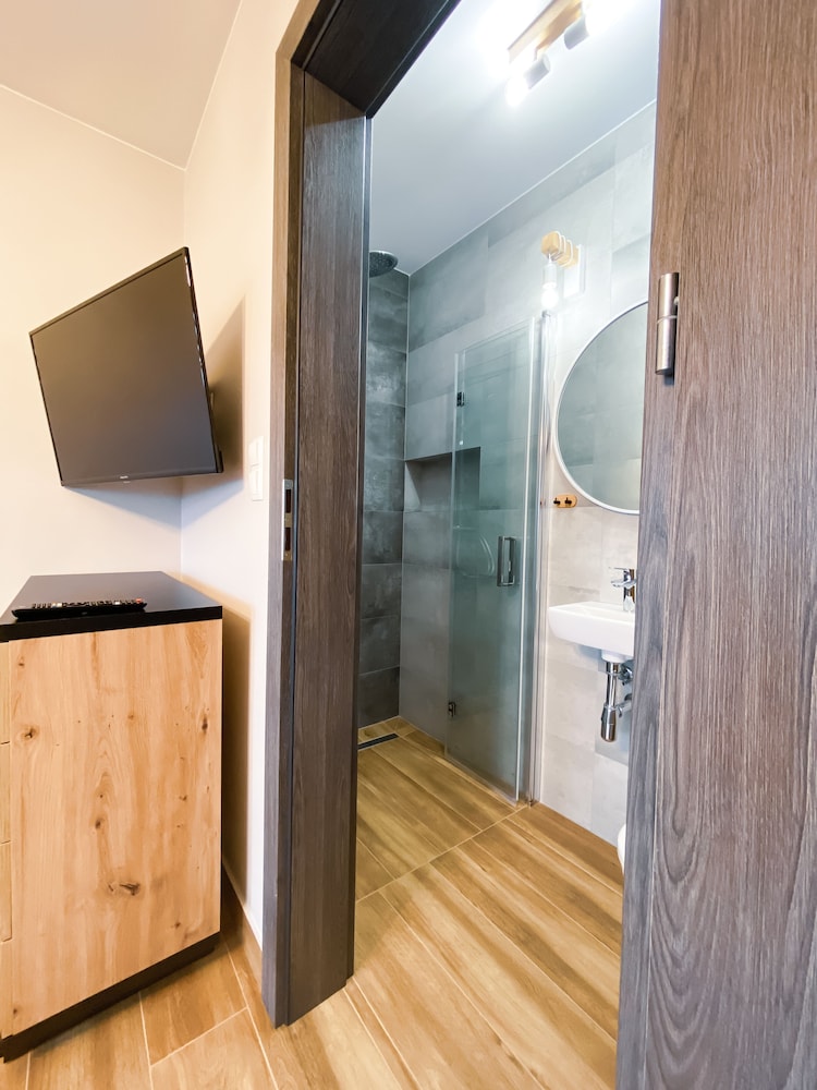 Basic Quadruple Room - Photo 4