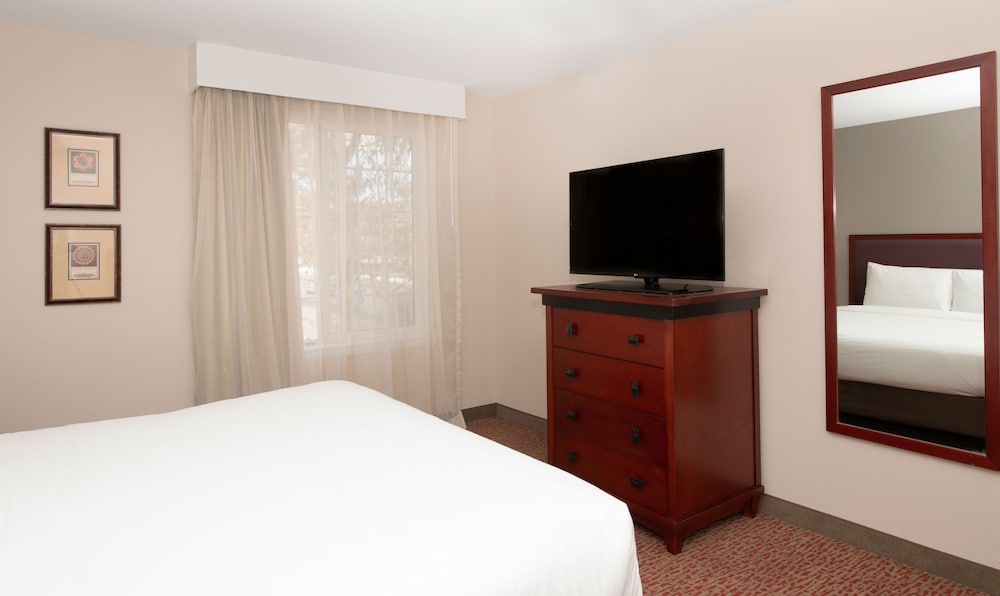One Bedroom Suite Accessible - Photo 2