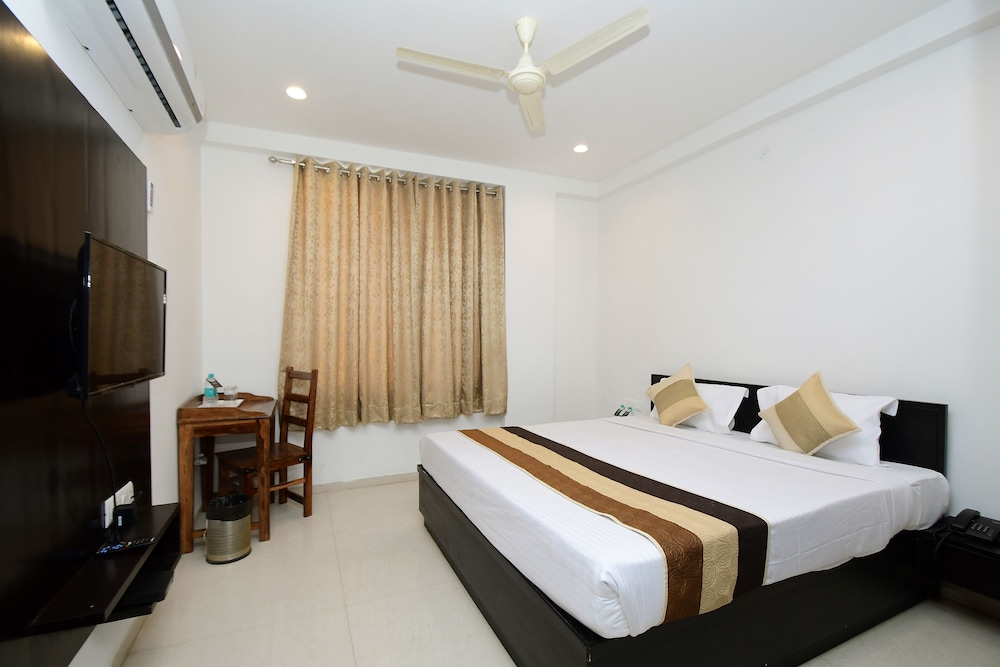 Deluxe Double Room - Photo 9