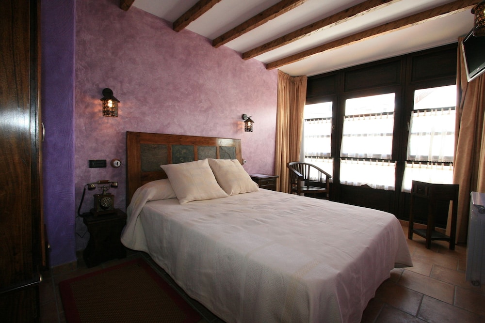 Double or Twin Room photo 3