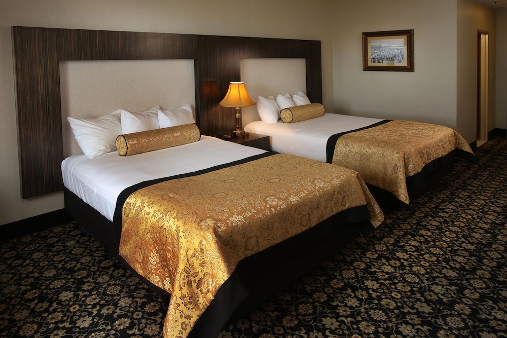 Superior Double Room, 2 Double Beds, Mobility Accessible photo 3