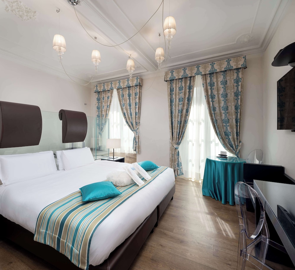Classic Room, Multiple Beds - Photo 18