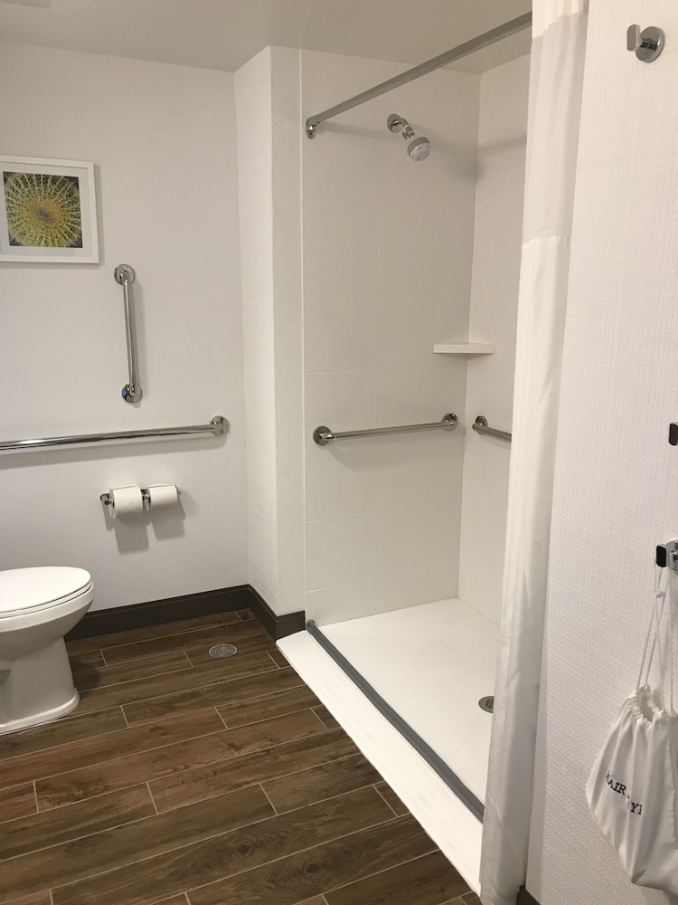 Room, 2 Queen Beds (Mobility & Hearing, Roll-in Shower) photo 2
