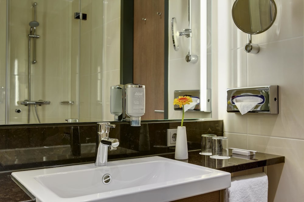 Standard Room thumbnail 5