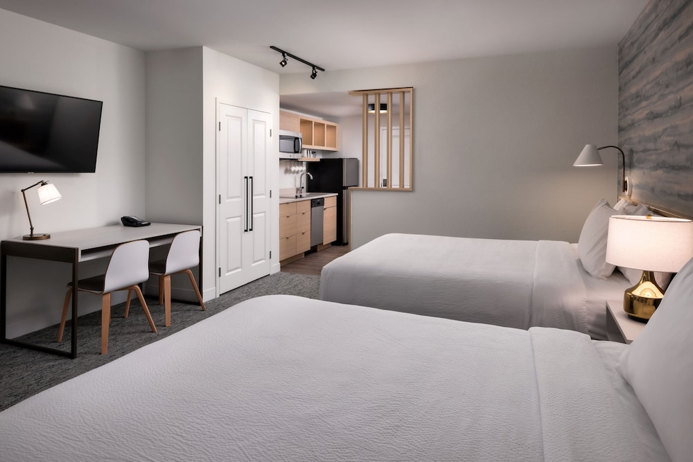 Studio, 2 Queen Beds, City View - Photo 1
